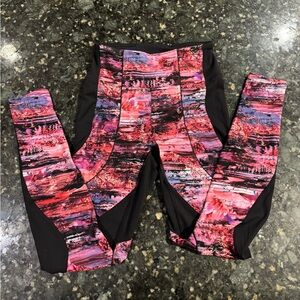 Woman’s lululemon leggings multi-color floral  ( size 6 )